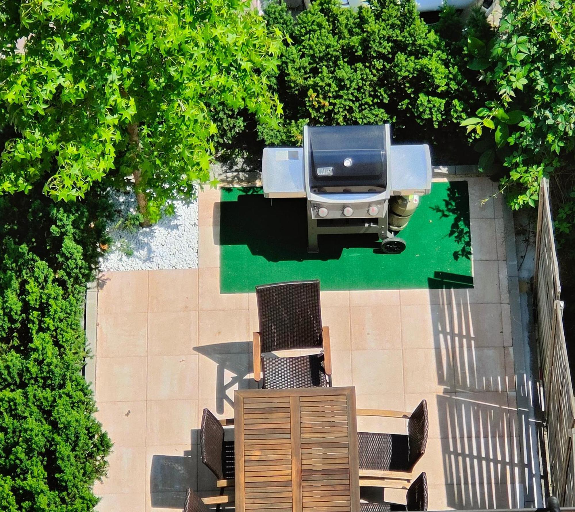Eleonoras Ferienwohnung In Wuerzburg Stadt Mit Terrasse Im Erdgeschoss Inklusive Eigenen Parkplaetzen Vor Der Tuer المظهر الخارجي الصورة